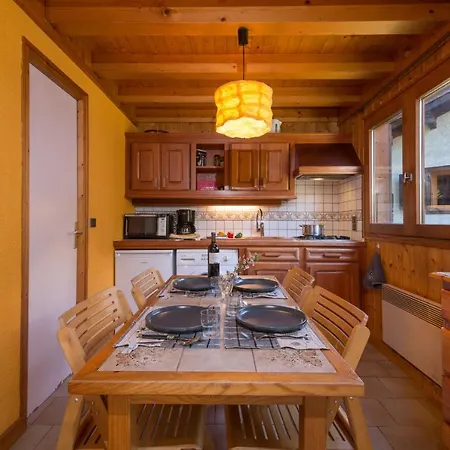 Apartment Les Bossons Sleeps 4 *